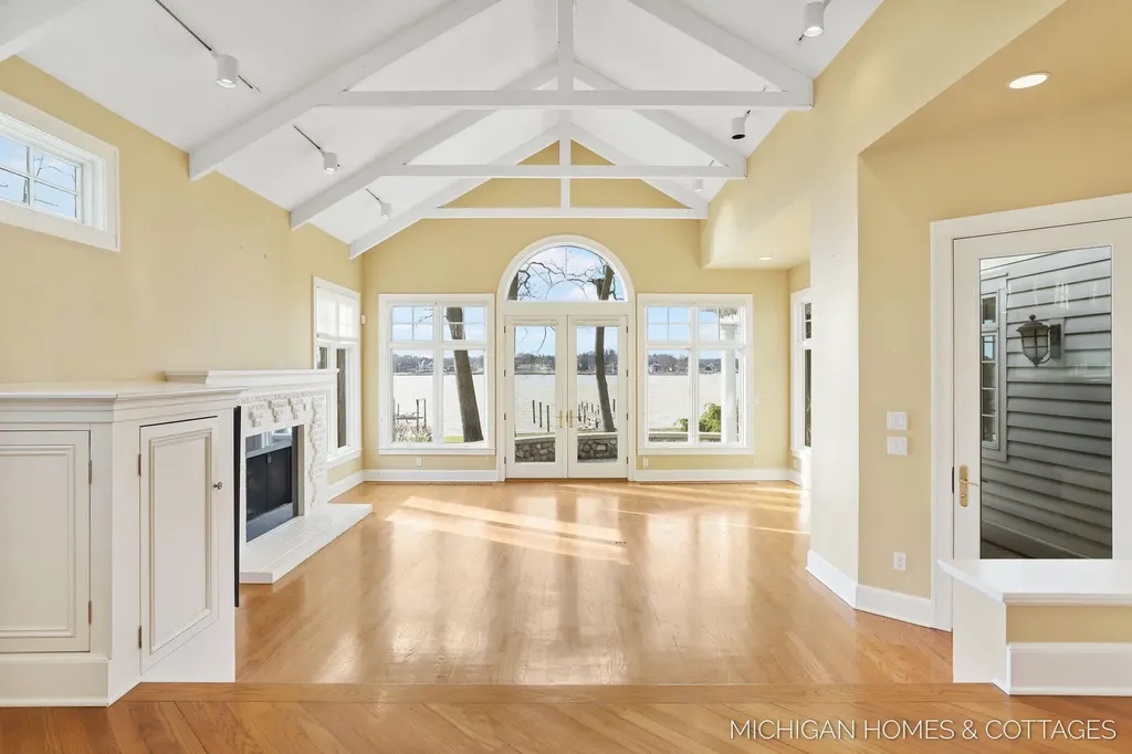 714 N Shore Drive Park Township MI 49424