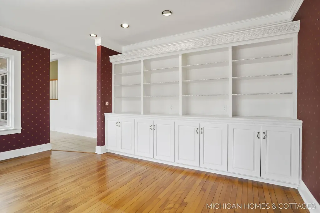 714 N Shore Drive Park Township MI 49424