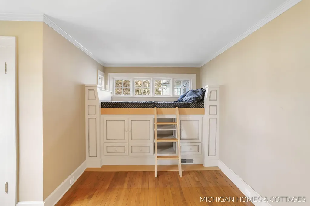 714 N Shore Drive Park Township MI 49424
