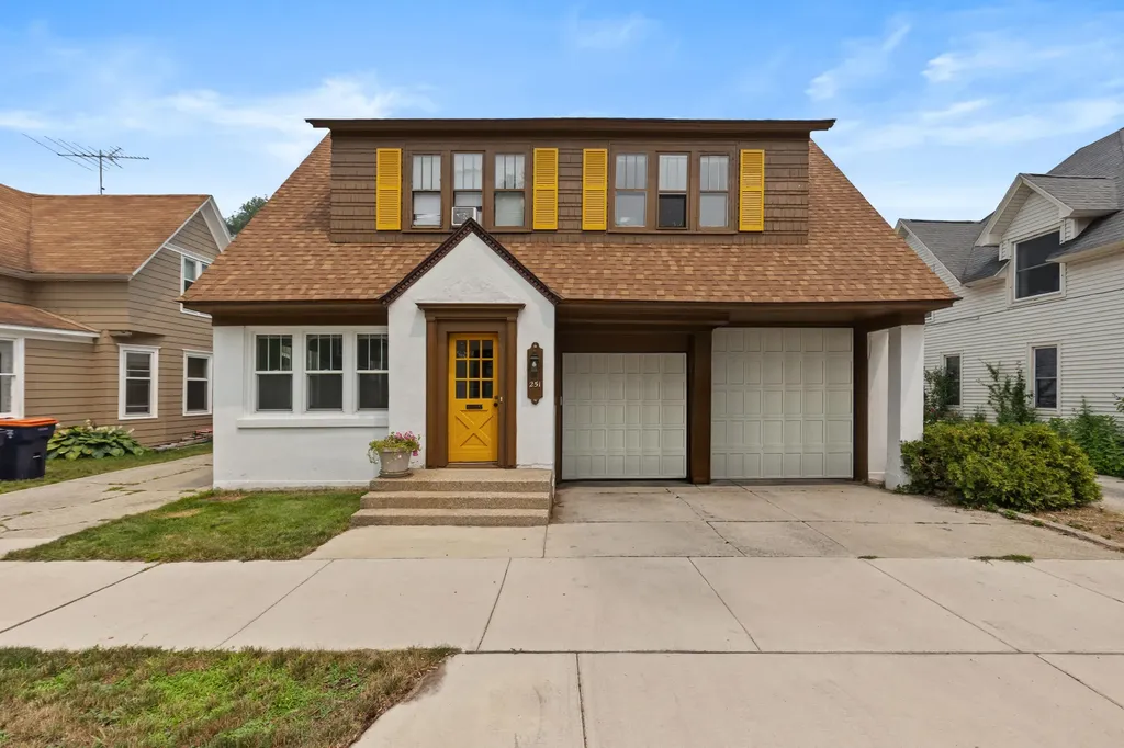 251 W 11th Street Holland City MI 49423
