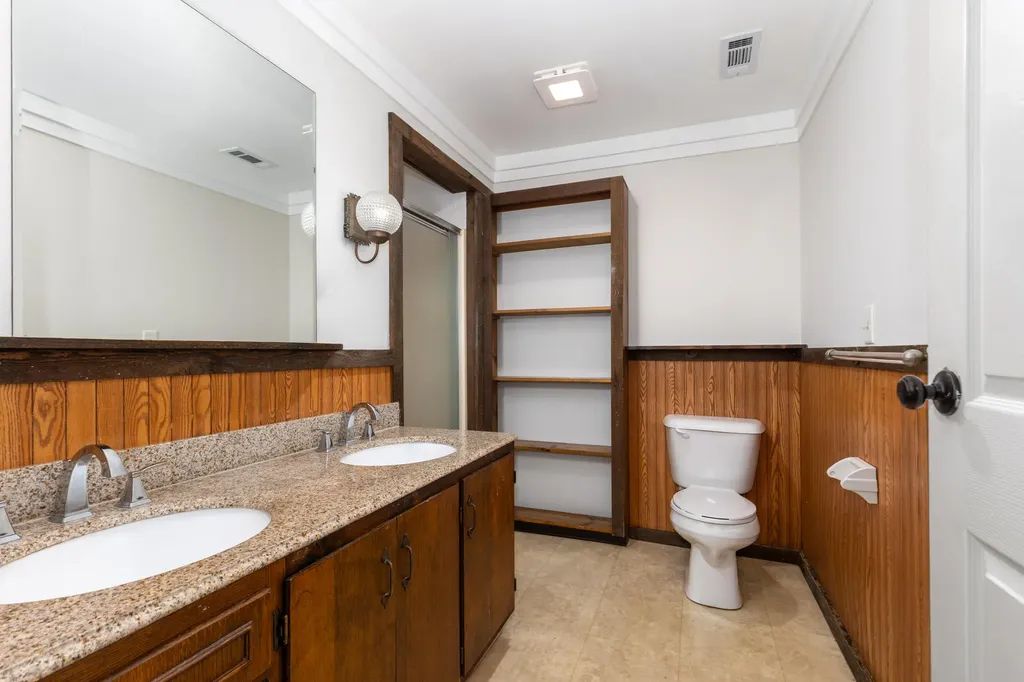 251 W 11th Street Holland City MI 49423