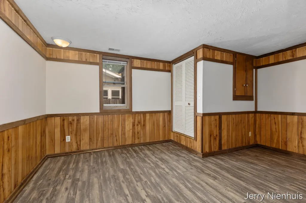 251 W 11th Street Holland City MI 49423