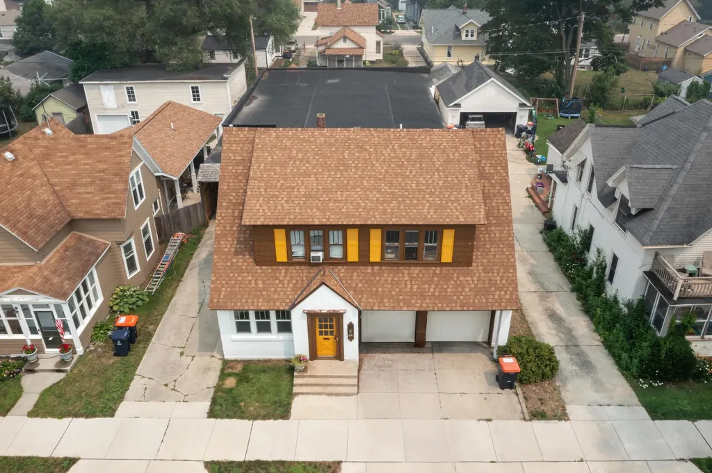 251 W 11th Street Holland City MI 49423
