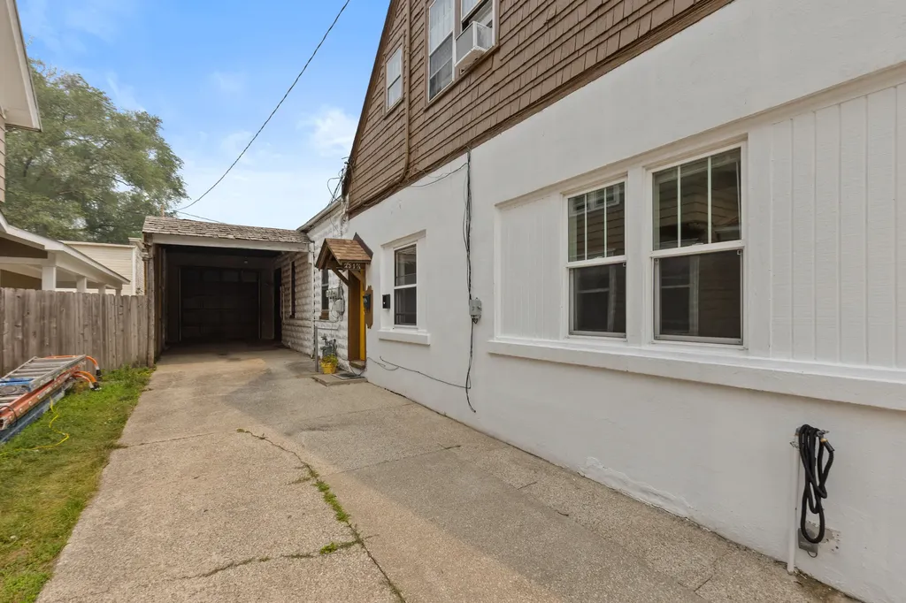 251 W 11th Street Holland City MI 49423