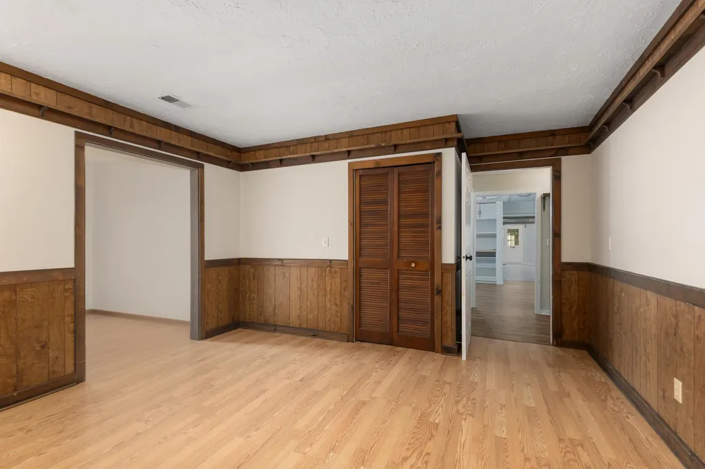 251 W 11th Street Holland City MI 49423