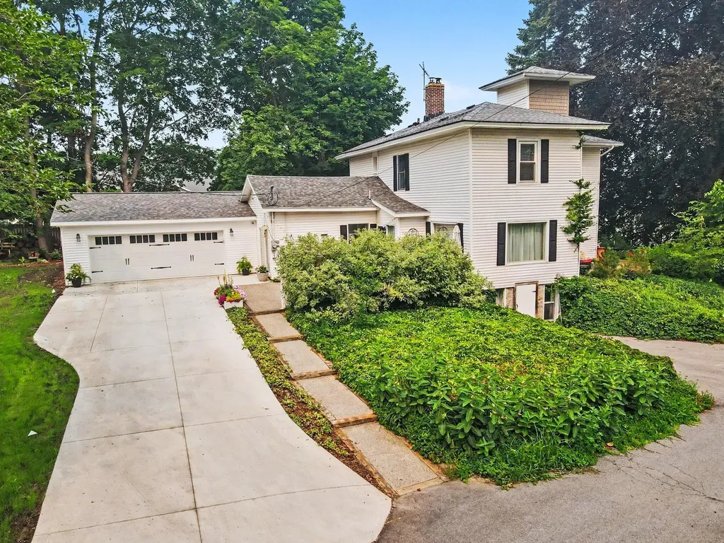 312 E 16th Street Holland City MI 49423
