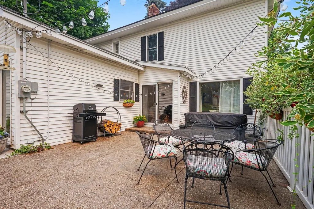 312 E 16th Street Holland City MI 49423