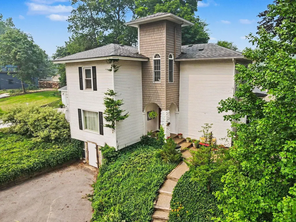 312 E 16th Street Holland City MI 49423