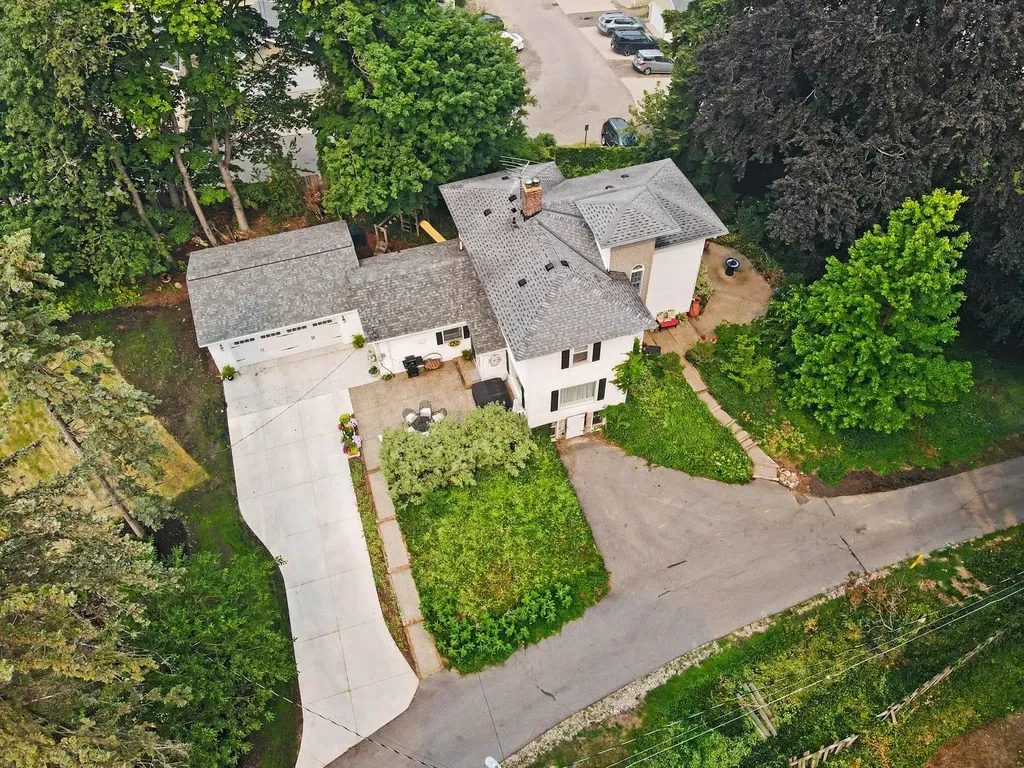 312 E 16th Street Holland City MI 49423