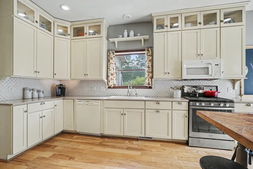 312 E 16th Street Holland City MI 49423