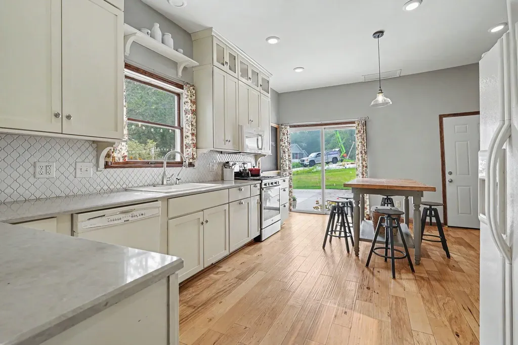 312 E 16th Street Holland City MI 49423