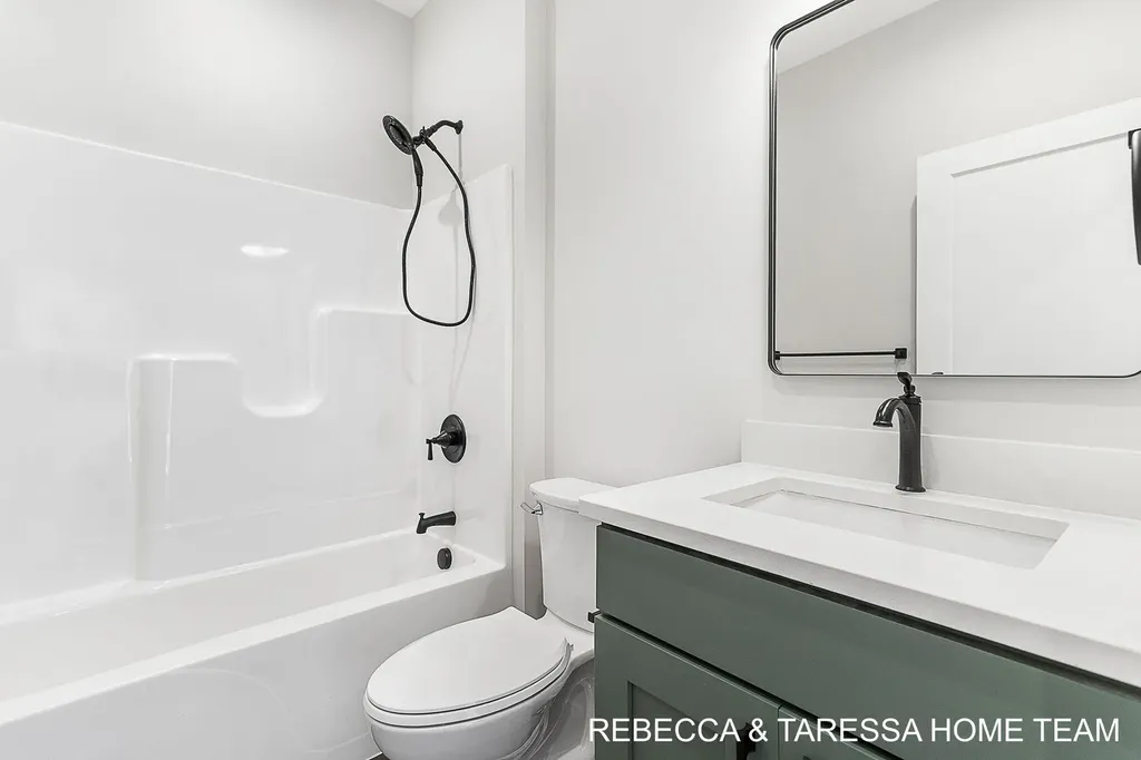 324 Hazelwood Court Muskegon Charter Township MI 49442