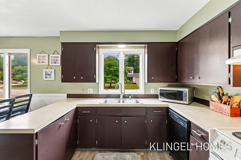 1144 Oakes Avenue Grand Haven City MI 49417