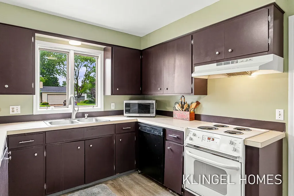 1144 Oakes Avenue Grand Haven City MI 49417