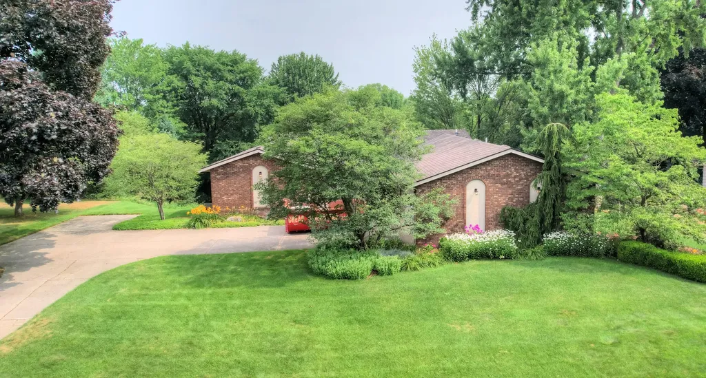 8691 Summit Court Zeeland Charter Township MI 49464