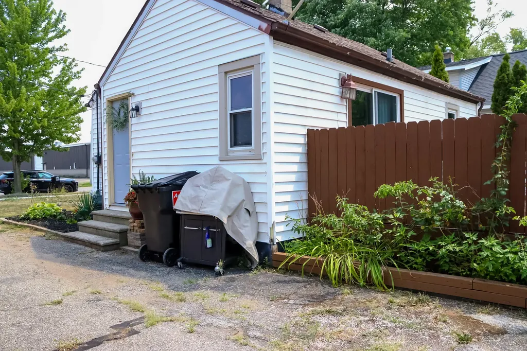 3649 Jefferson Avenue SE Wyoming City MI 49548