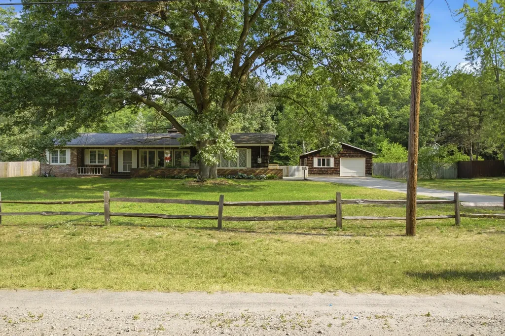 3656 Macarthur Road Muskegon Charter Township MI 49442
