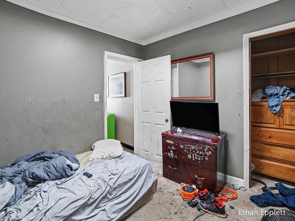 447 W Southern Avenue Muskegon City MI 49441