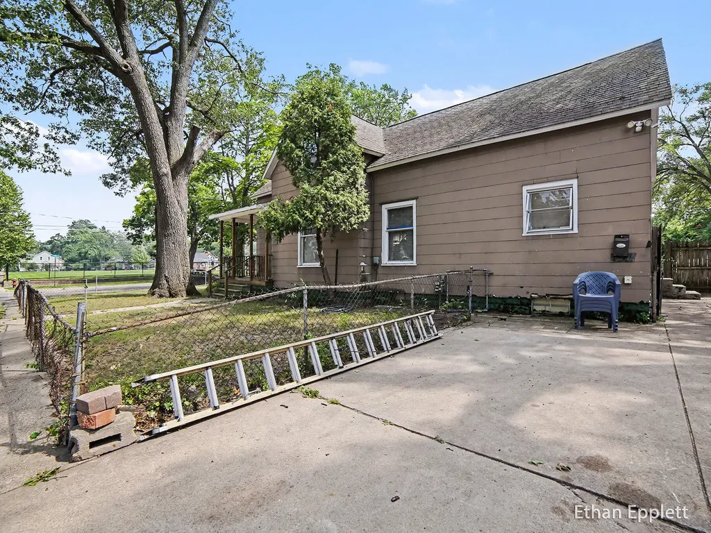 447 W Southern Avenue Muskegon City MI 49441