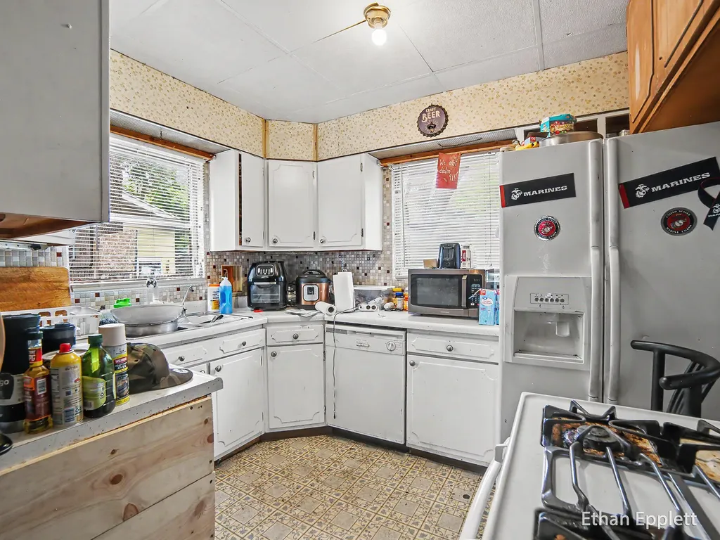 447 W Southern Avenue Muskegon City MI 49441