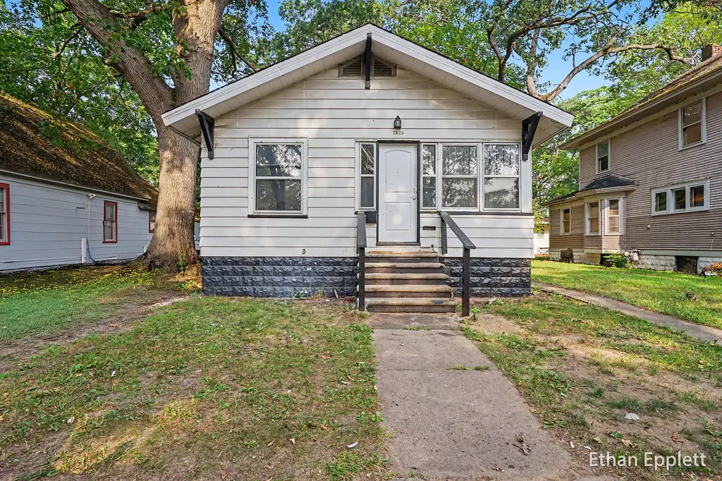 2825 7th Street Muskegon Heights City MI 49444