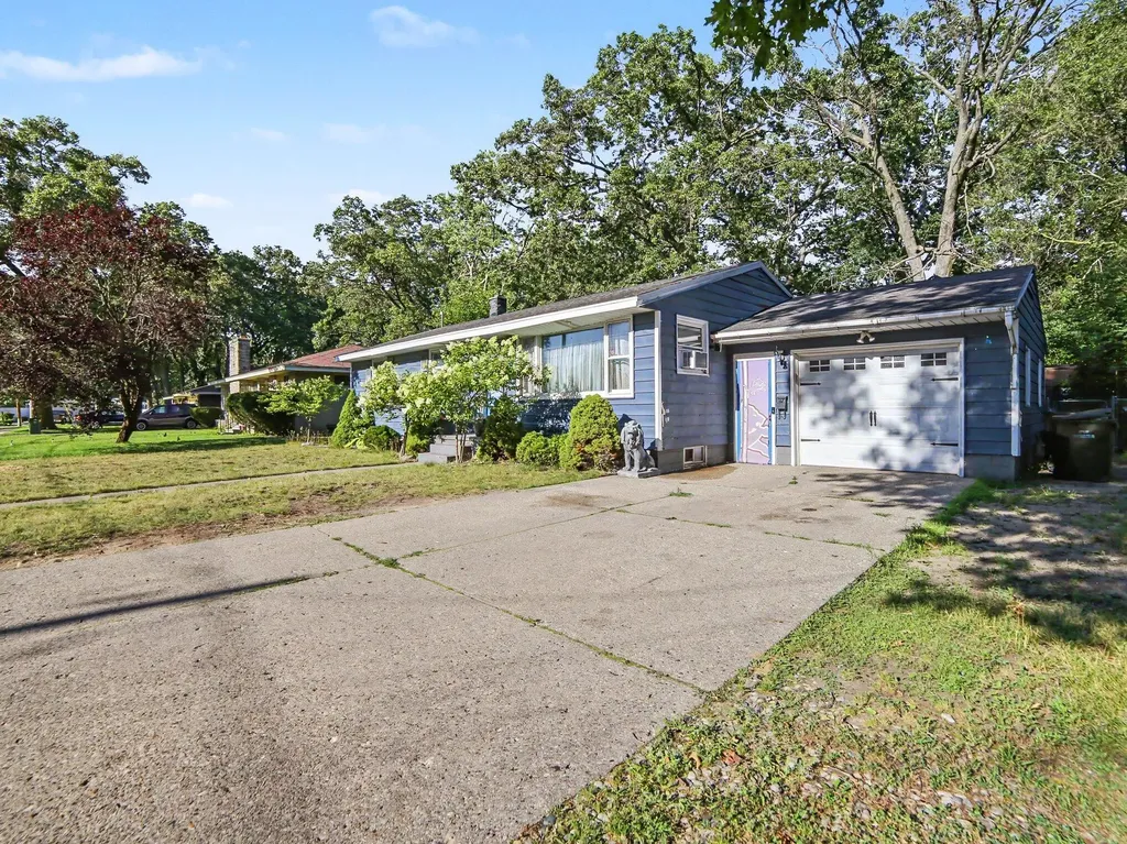 1324 Eastwood Drive Muskegon City MI 49442