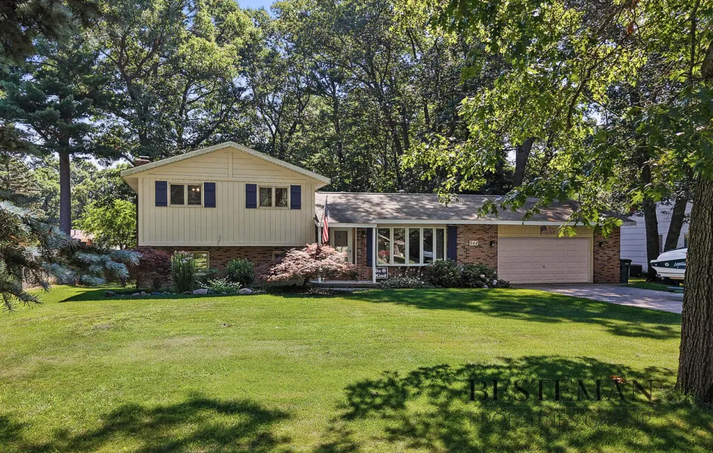 944 W Fennwood Circle Laketon Township MI 49445