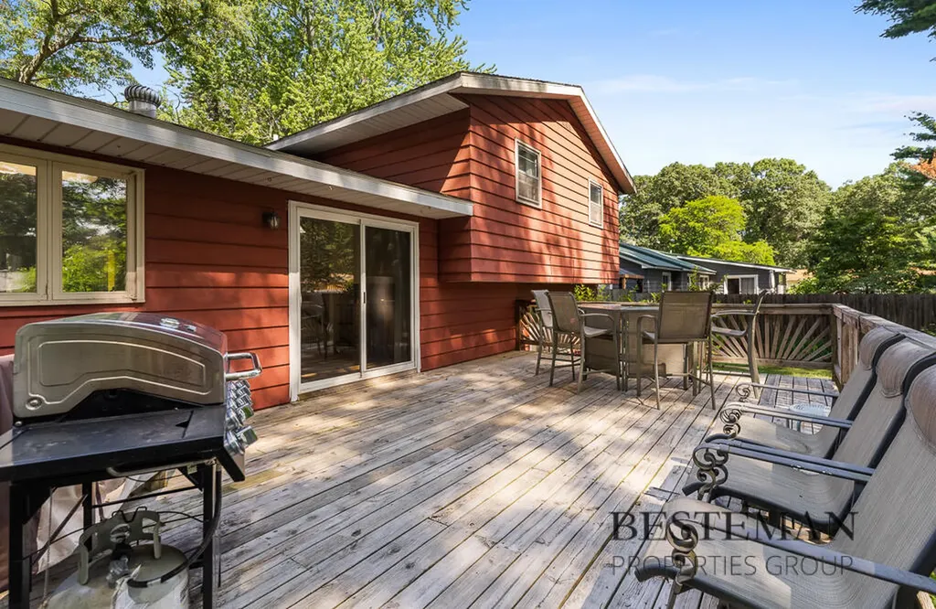 944 W Fennwood Circle Laketon Township MI 49445