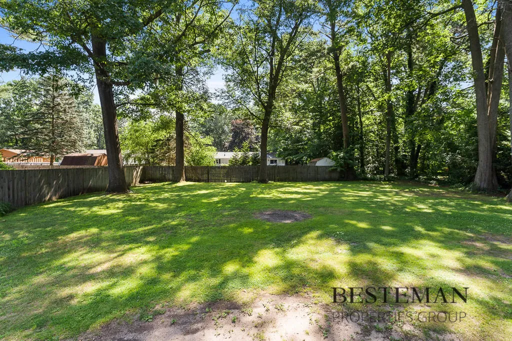 944 W Fennwood Circle Laketon Township MI 49445