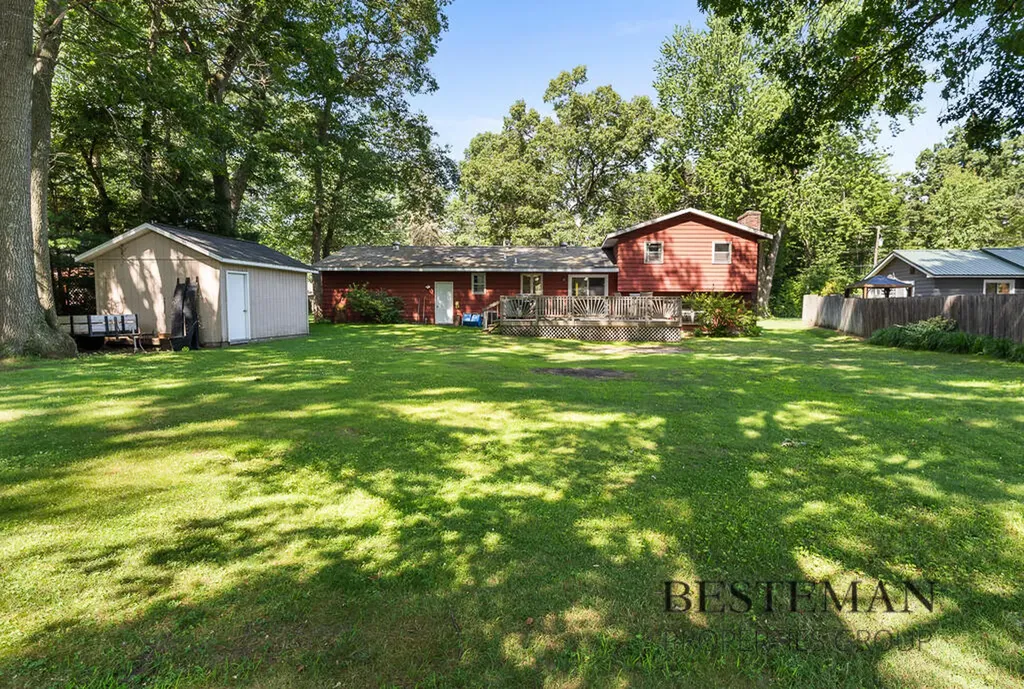 944 W Fennwood Circle Laketon Township MI 49445
