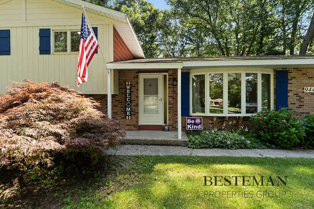 944 W Fennwood Circle Laketon Township MI 49445