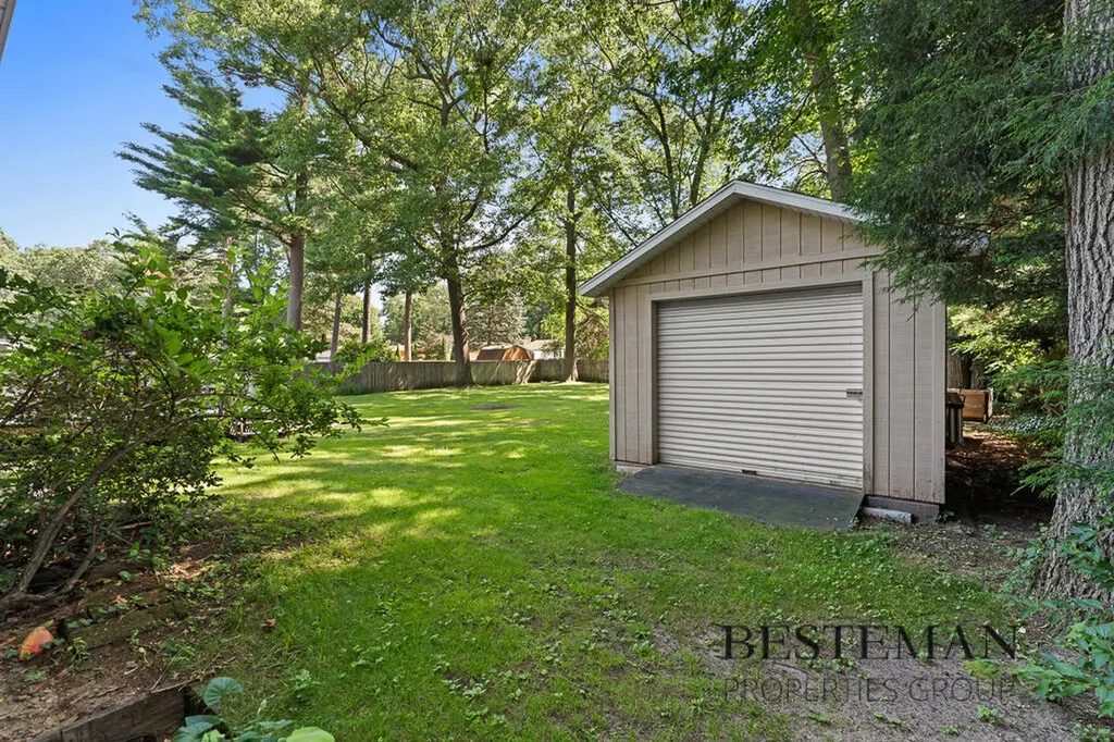 944 W Fennwood Circle Laketon Township MI 49445