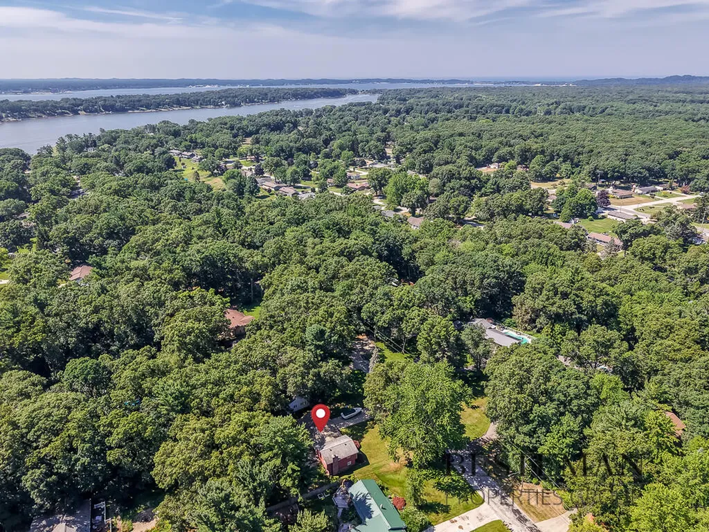 944 W Fennwood Circle Laketon Township MI 49445