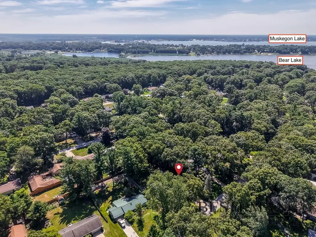 944 W Fennwood Circle Laketon Township MI 49445