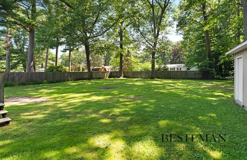 944 W Fennwood Circle Laketon Township MI 49445