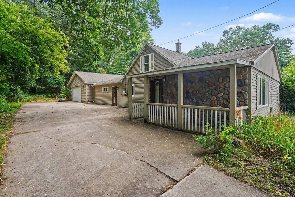 860 E Norton Avenue Norton Shores City MI 49444