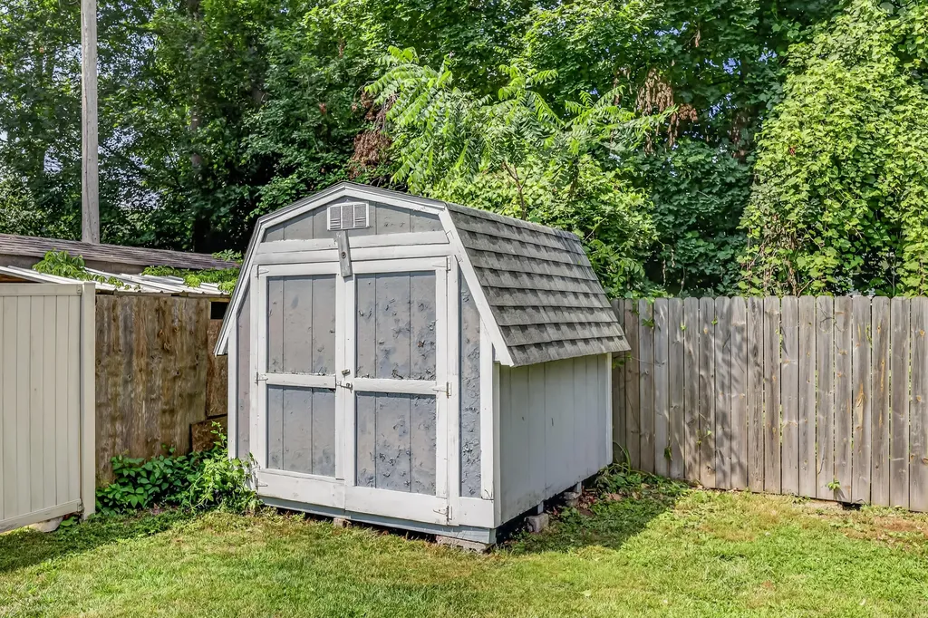 338 N Jefferson Street Holland Charter Township MI 49464