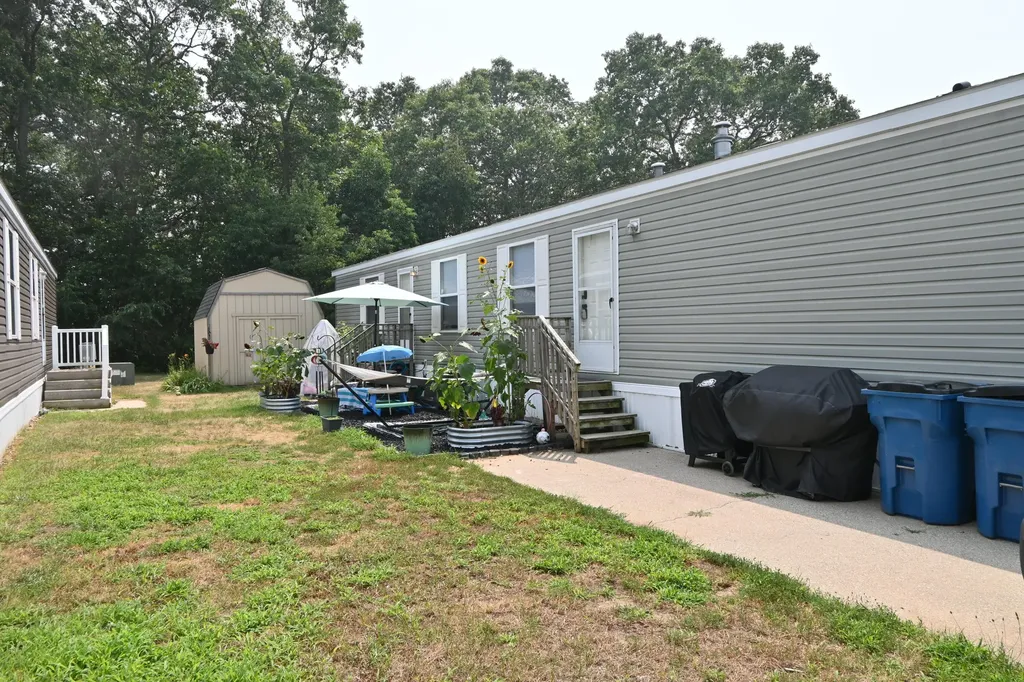 1463 Kenora Street Norton Shores City MI 49444