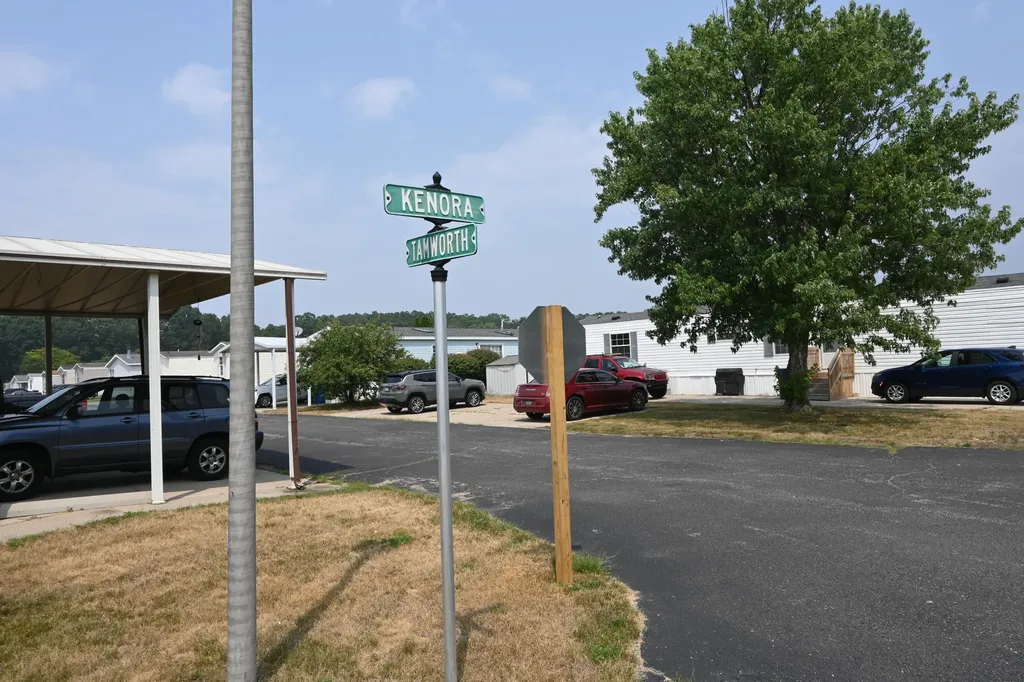 1463 Kenora Street Norton Shores City MI 49444