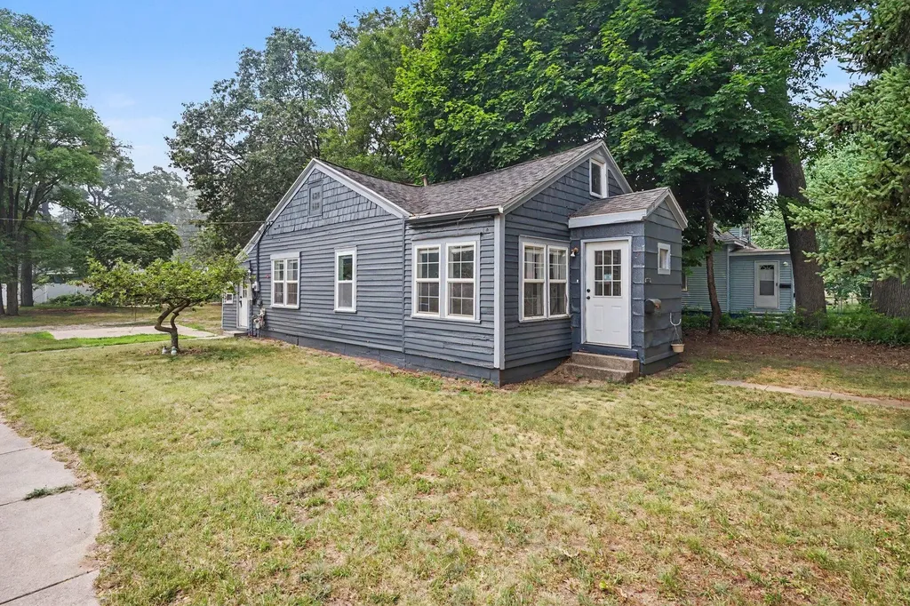 2409 Crozier Avenue Muskegon City MI 49441