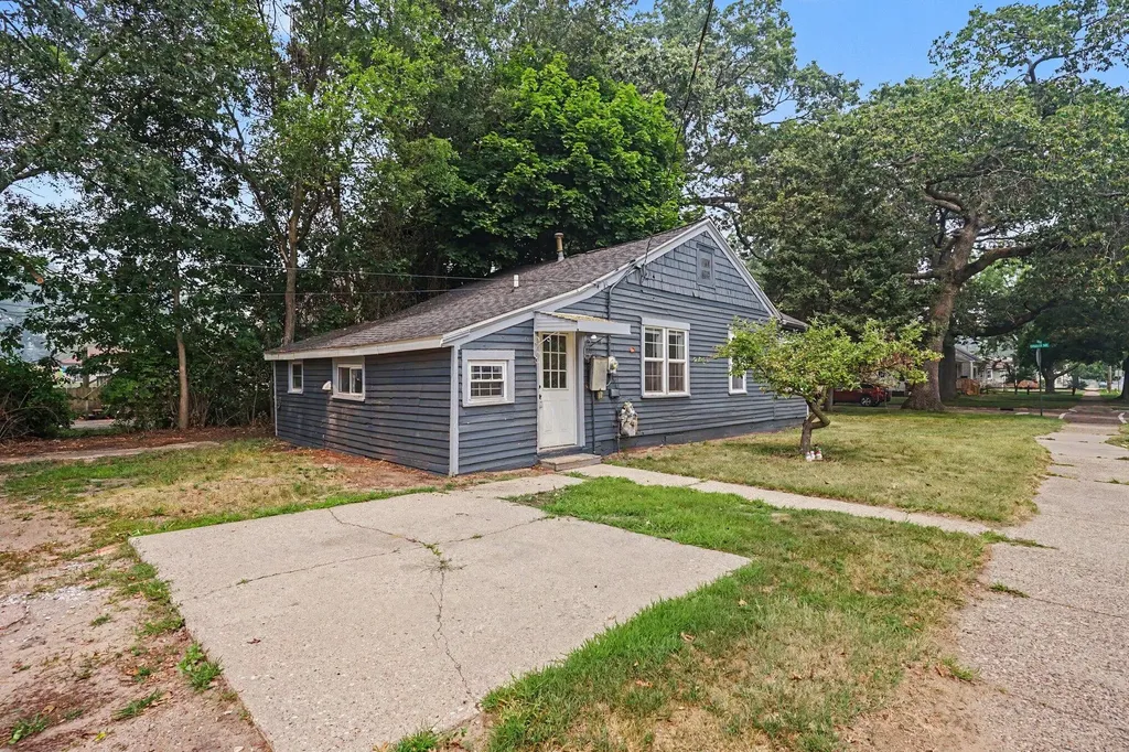 2409 Crozier Avenue Muskegon City MI 49441