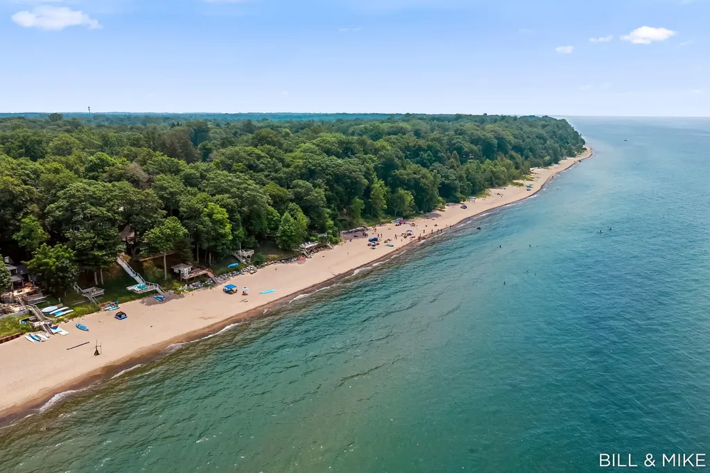 321 Lakeshore Drive Unknown City MI 49406