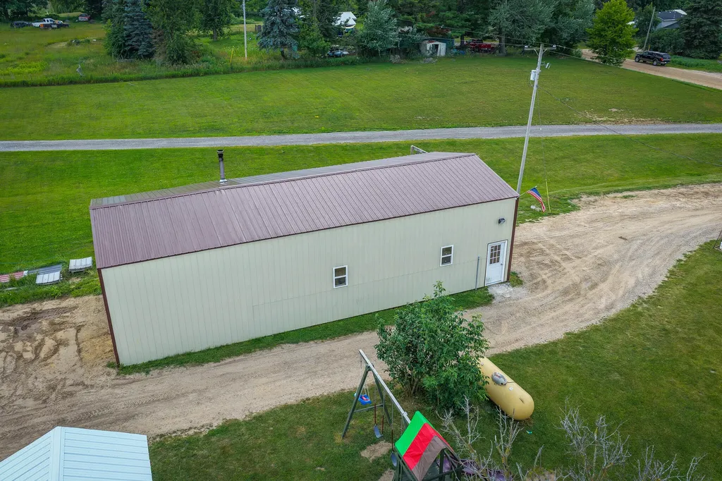 8565 S Cornwell Avenue Clare City MI 48617