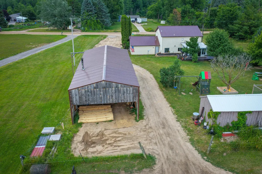 8565 S Cornwell Avenue Clare City MI 48617
