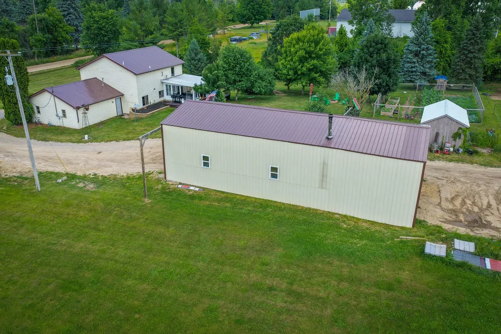 8565 S Cornwell Avenue Clare City MI 48617