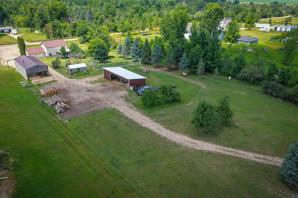 8565 S Cornwell Avenue Clare City MI 48617