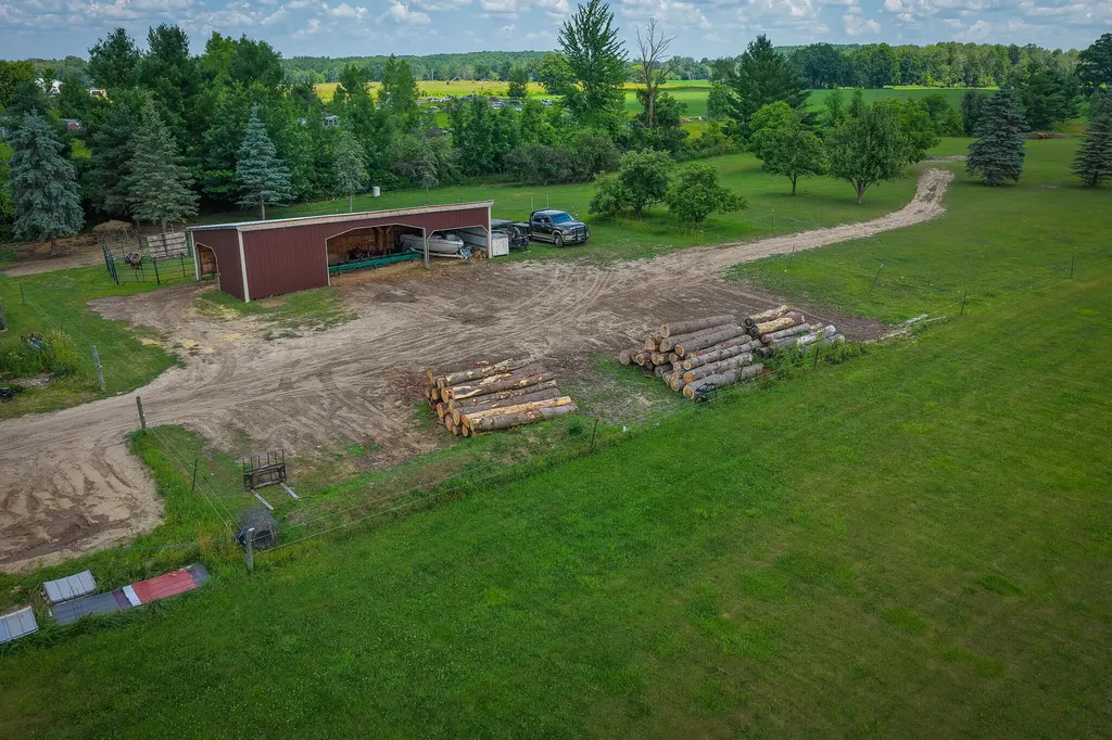 8565 S Cornwell Avenue Clare City MI 48617