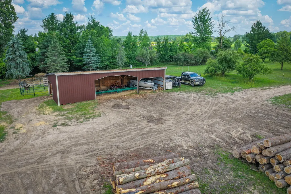 8565 S Cornwell Avenue Clare City MI 48617