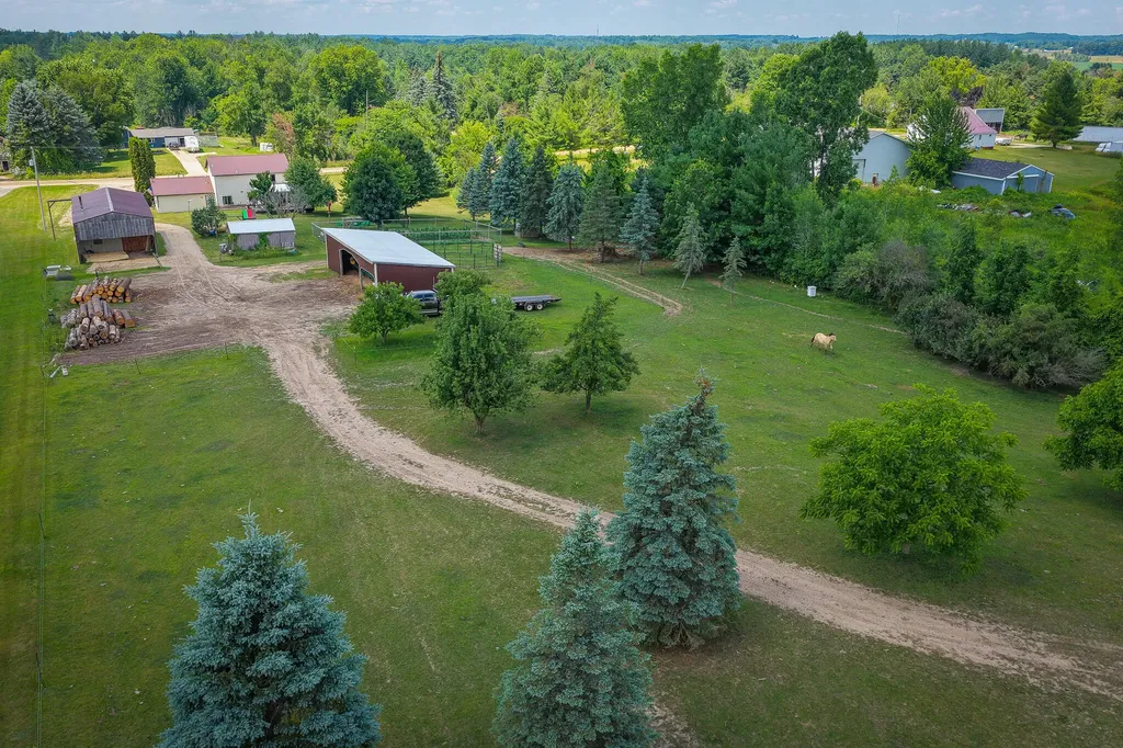 8565 S Cornwell Avenue Clare City MI 48617