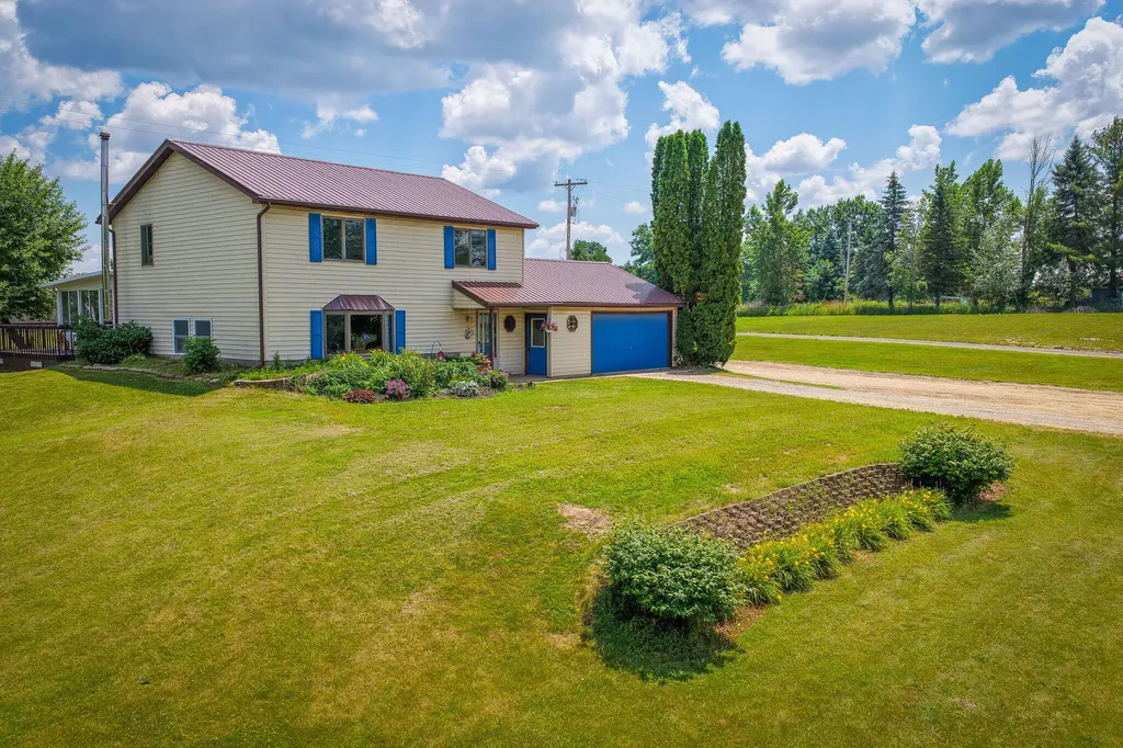 8565 S Cornwell Avenue Clare City MI 48617